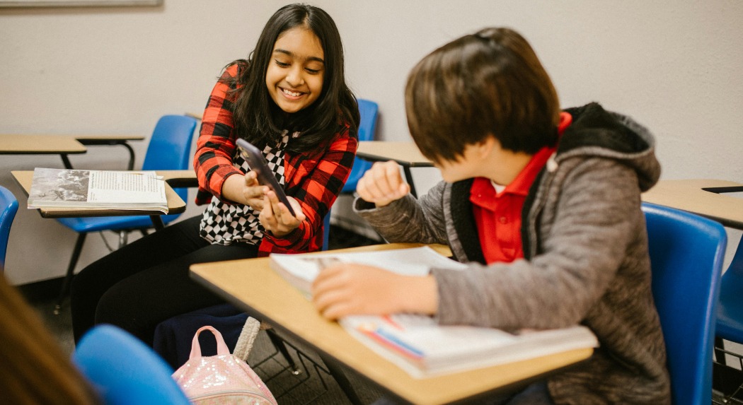Betiltják a mobiltelefonok használatát az ausztriai iskolákban