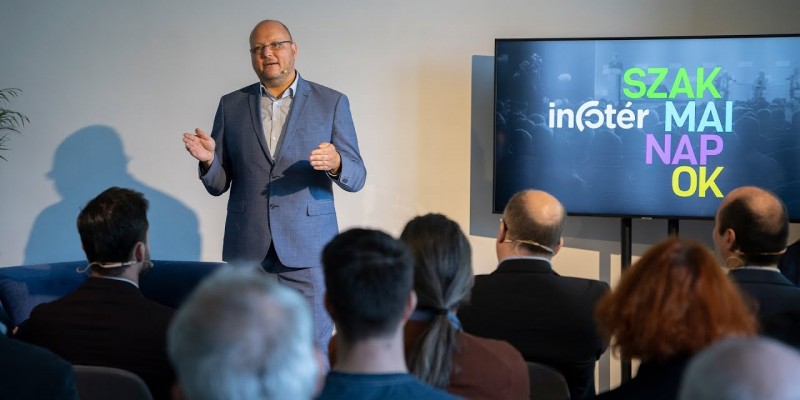 Dr. Feldmann Ádám – A jelen és jövő lehetőségei és veszélyei